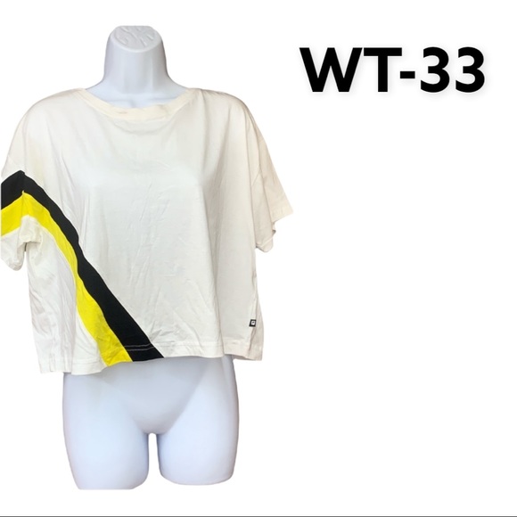 Fabletics Tops - SzS Fable Tics Cropped Tee Shirt